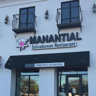 Manantial Salvadorean Restaurant sign, Comida Típica Salvadoreña